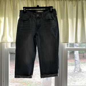 Ladies Levi’s capris, light wash size 4